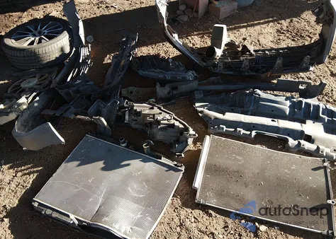 2018 Toyota Highlander Se z USA, uszkodzony, nr VIN 5TDKZRFH8JS537844